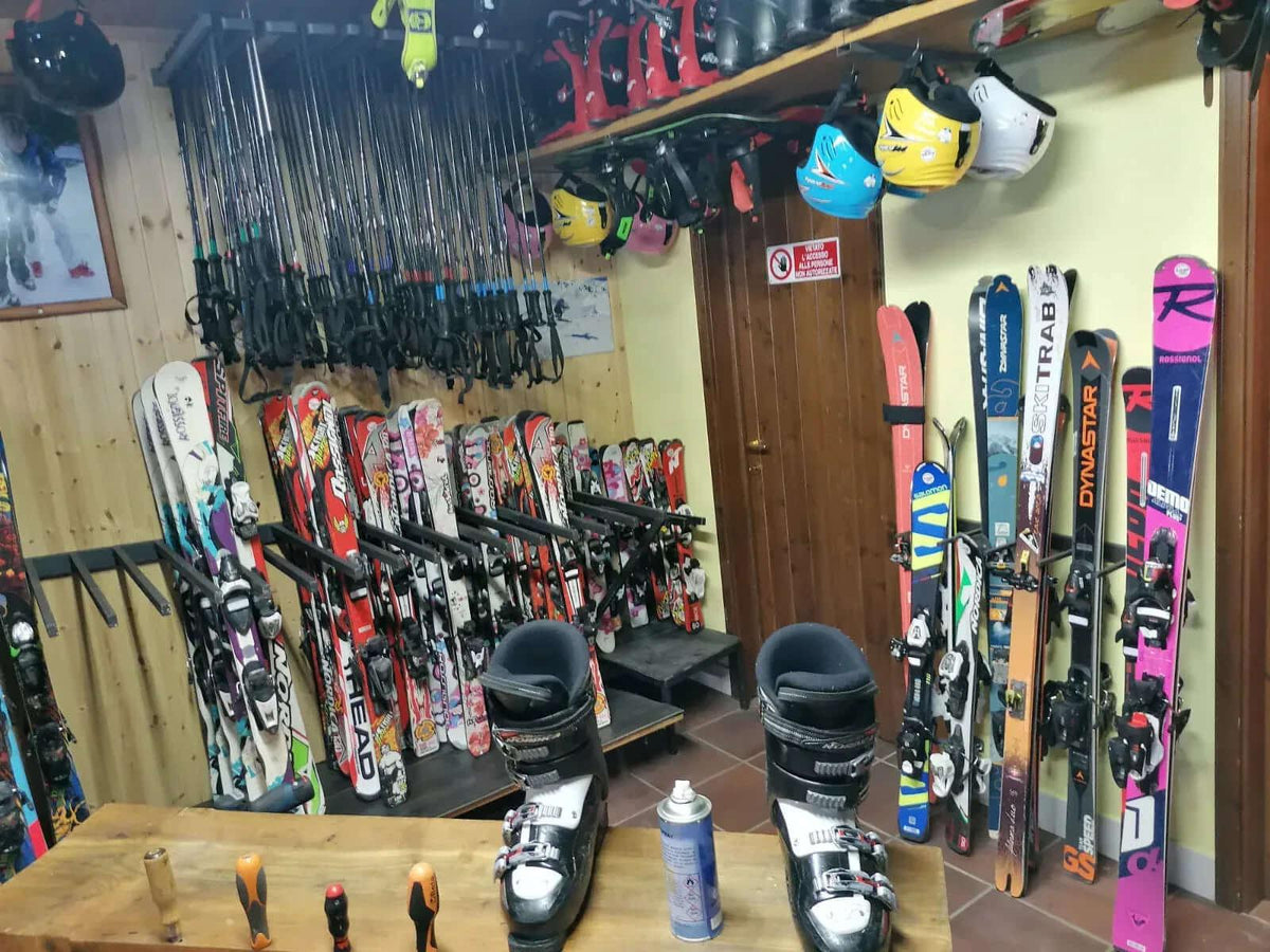 Skiverleih in Pila: Kinder-Skiausrüstung