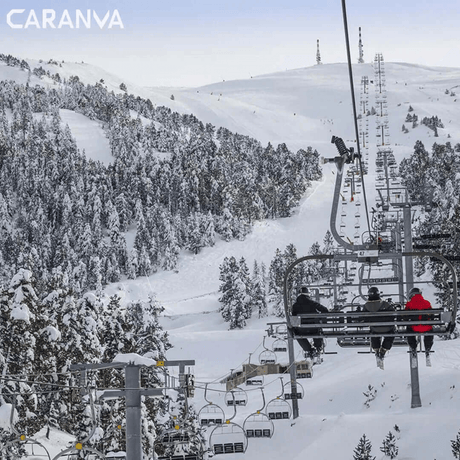 Skiverleih in Port Aine: komplette Skiausrüstung